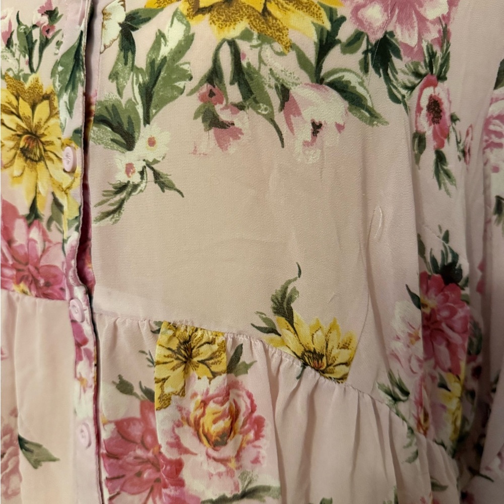 Torrid Light Pink Floral Button-Up High-Low Tunic Blouse - Picture 4 of 8